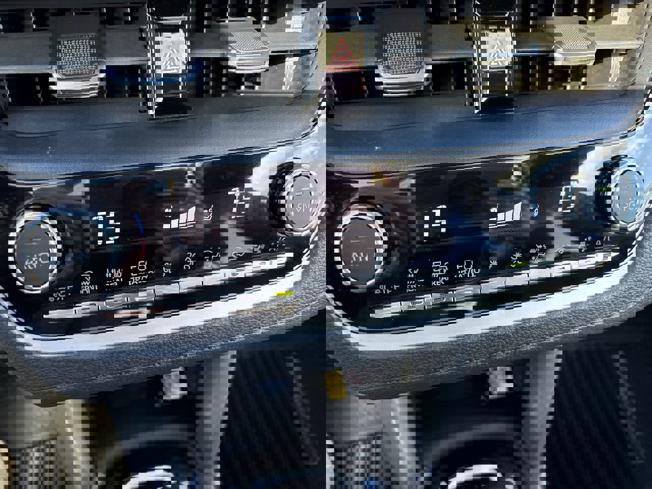 Used 2023 Toyota Corolla Cross XSE w/ Convenience Package image 19