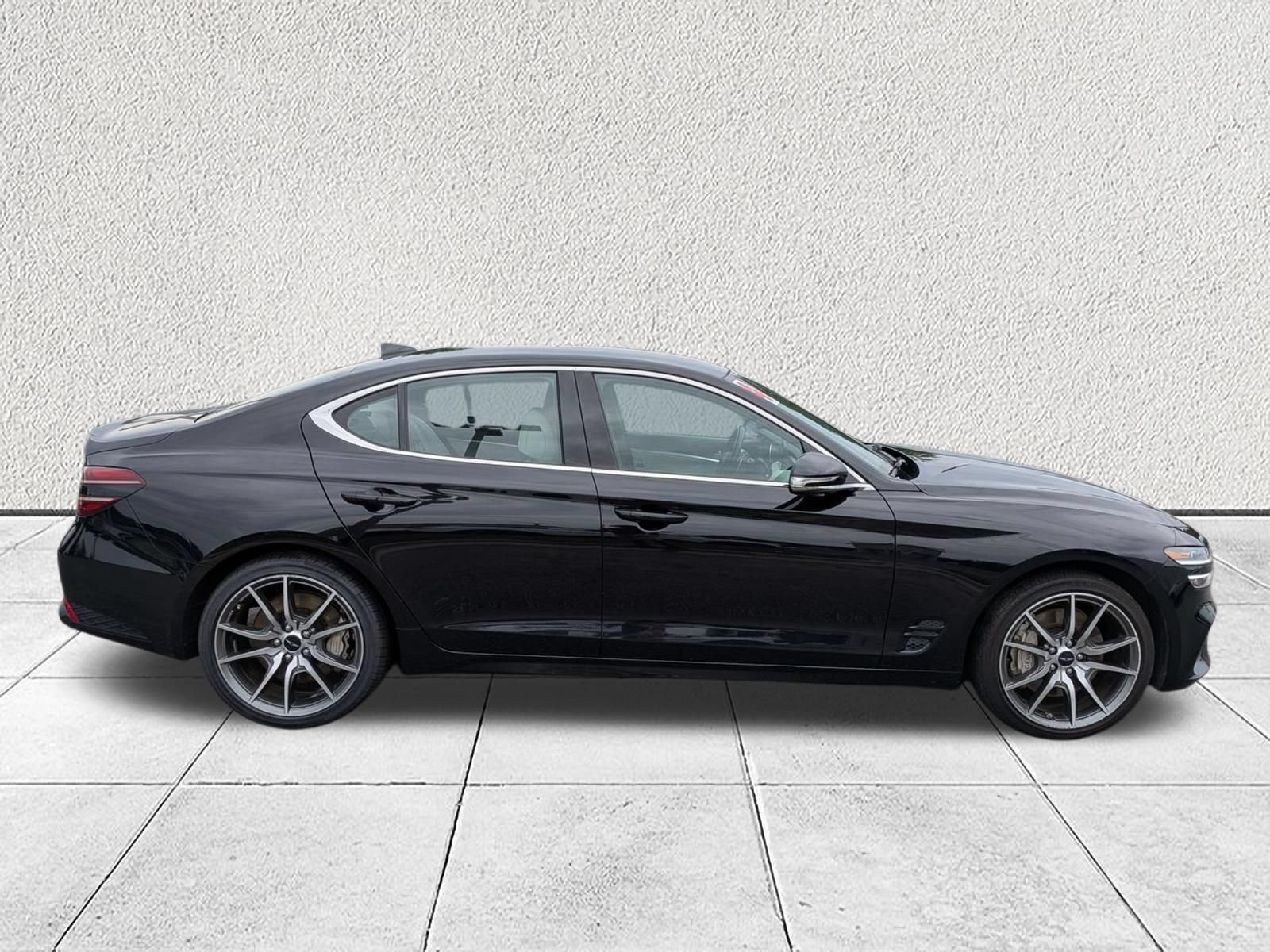 Used 2024 Genesis G70 2.5T RWD image 2
