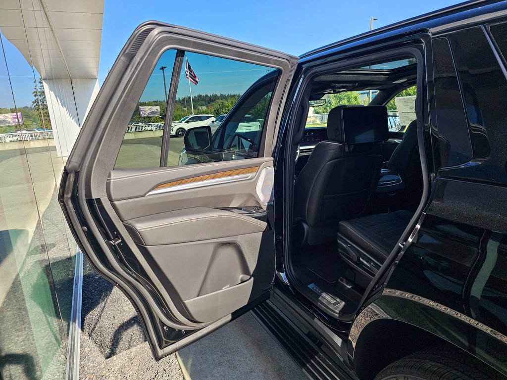 New 2026 Cadillac Escalade Platinum Sport AWD/4WD image 16