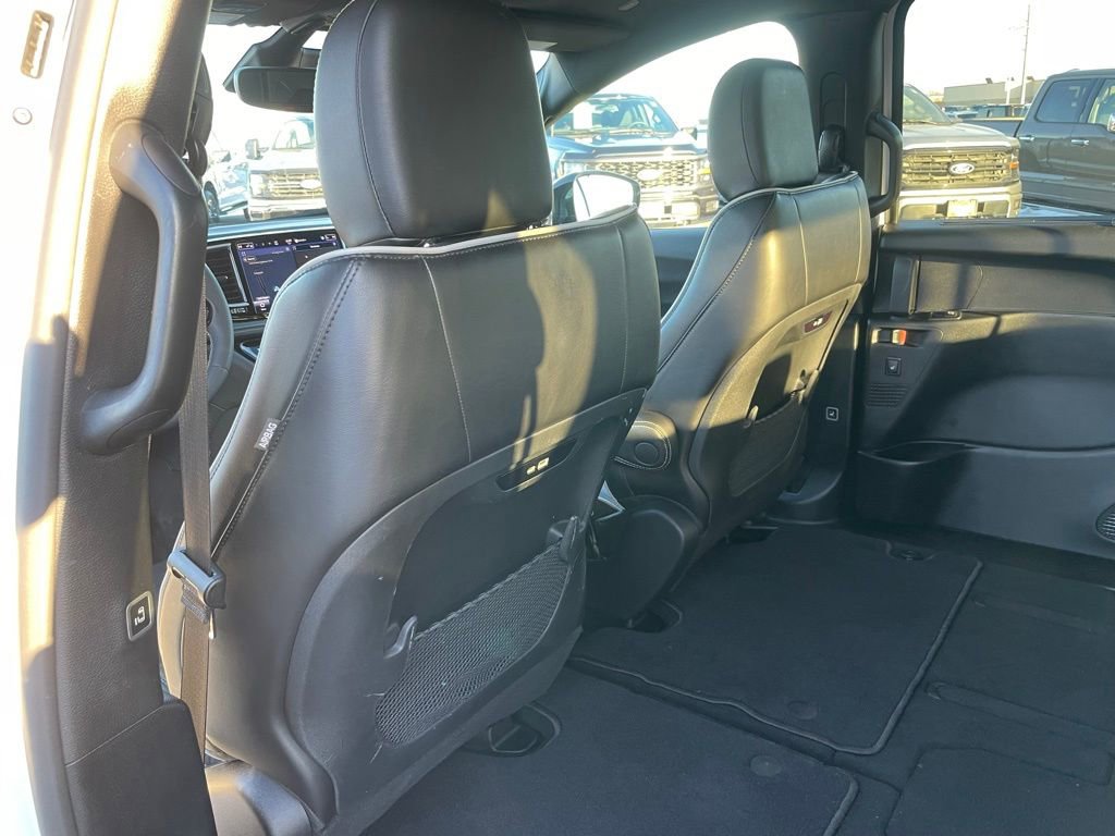 Used 2025 Chrysler Pacifica Limited image 52