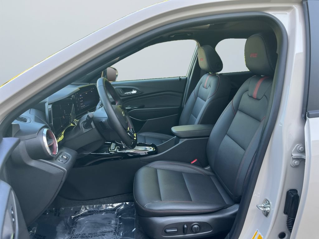 Used 2026 Chevrolet Trax RS w/ Sunroof Package FWD image 9
