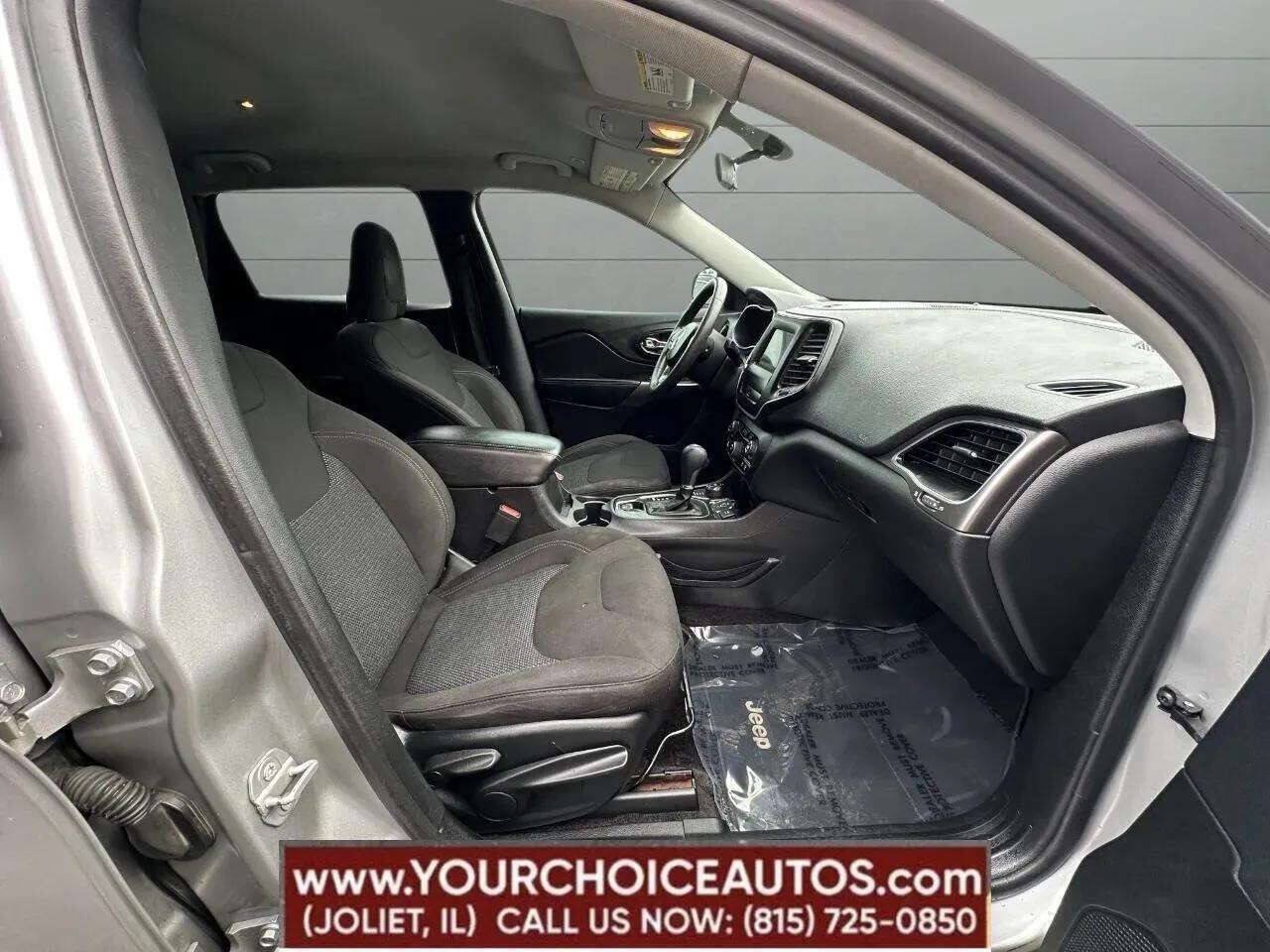 Used 2019 Jeep Cherokee Latitude w/ Popular Appearance Group AWD/4WD image 50