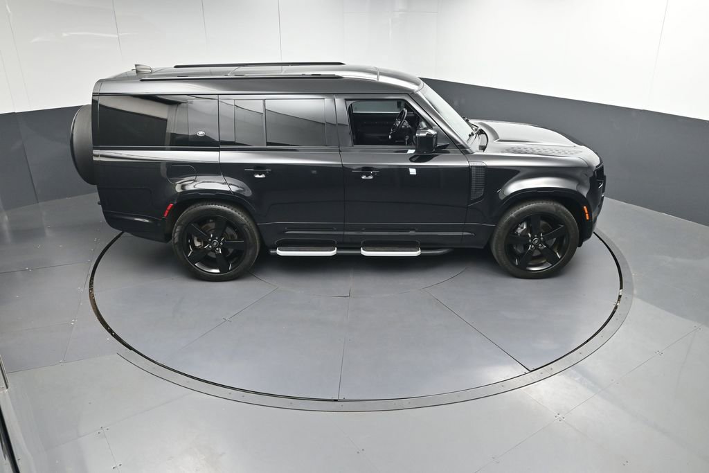 Used 2023 Land Rover Defender 130 X-Dynamic SE image 38