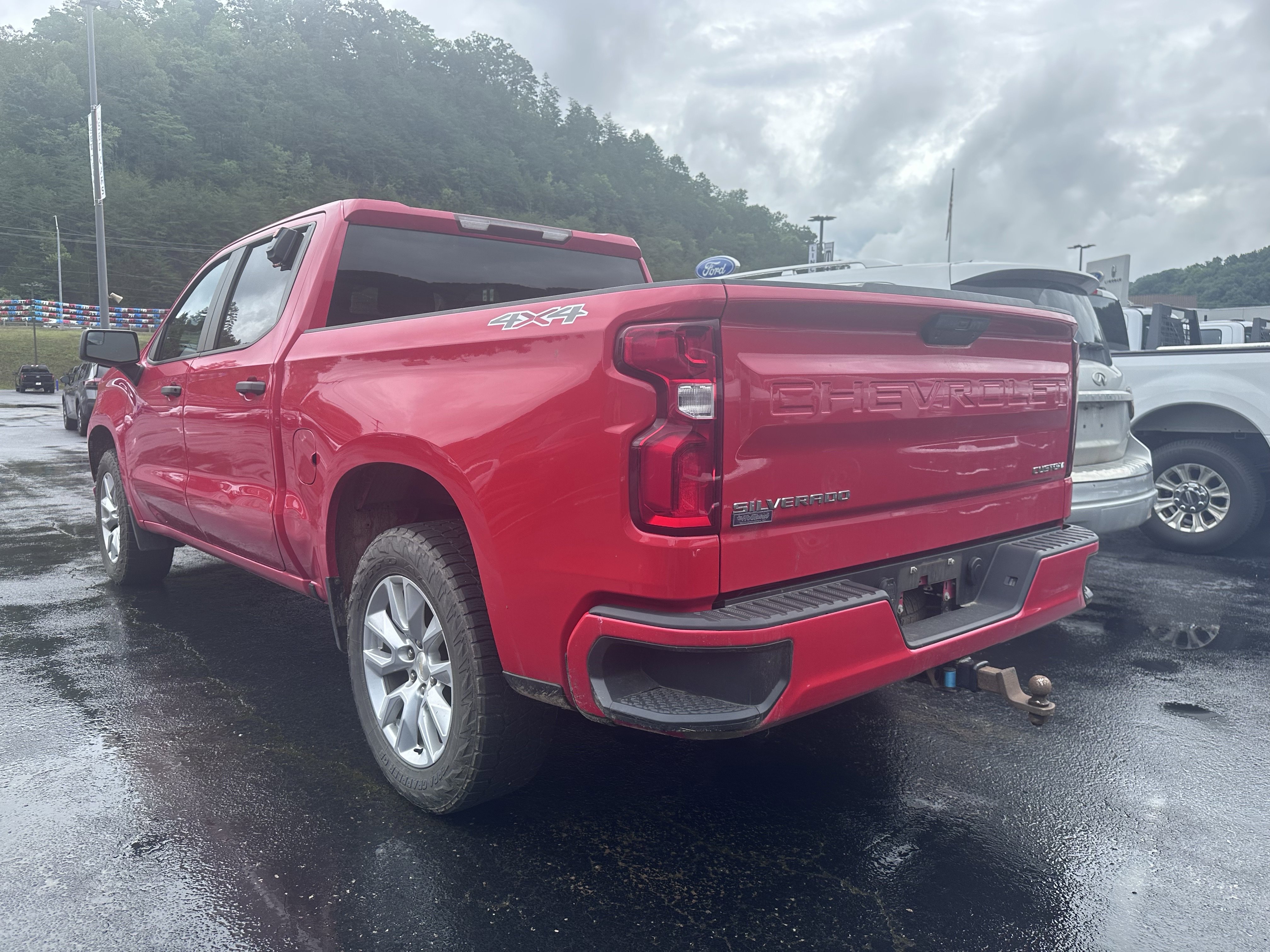 Used 2020 Chevrolet Silverado 1500 Custom w/ Custom Value Package AWD/4WD image 5
