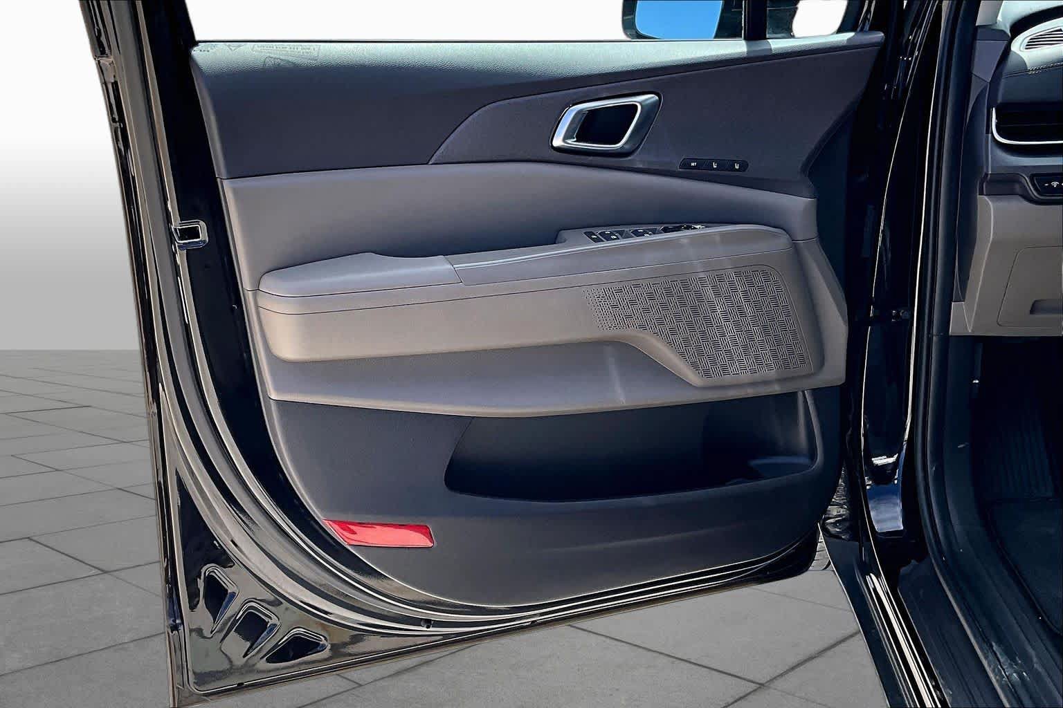 Used 2026 Kia Carnival EX FWD image 20