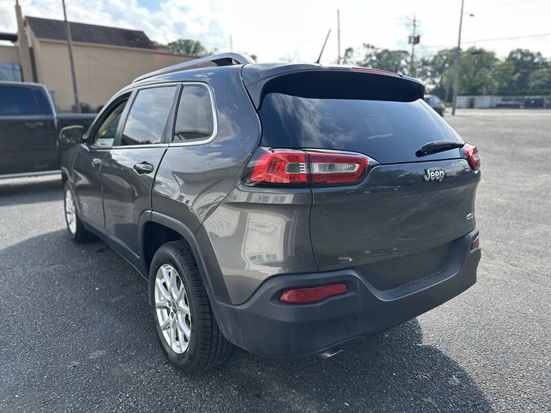 Used 2014 Jeep Cherokee Latitude FWD image 6