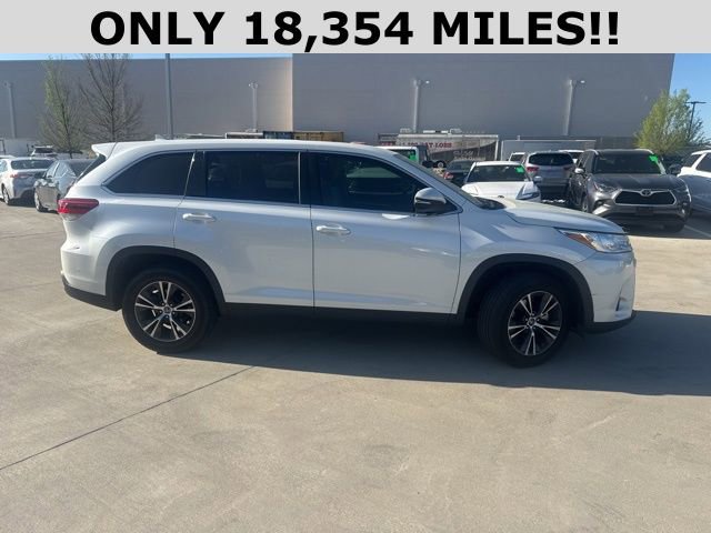 Used 2019 Toyota Highlander Plus image 2