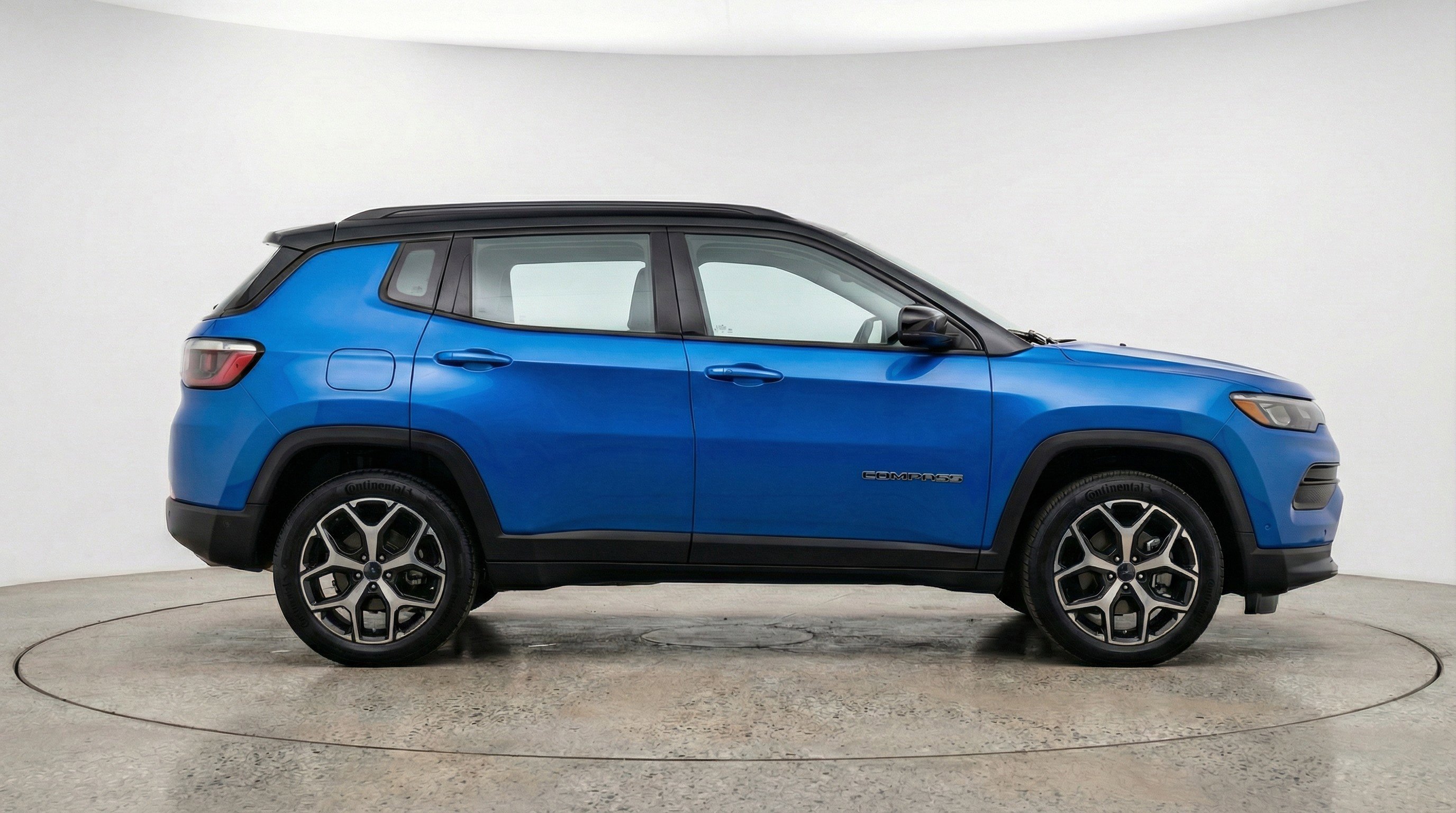 Used 2025 Jeep Compass Limited AWD/4WD image 11