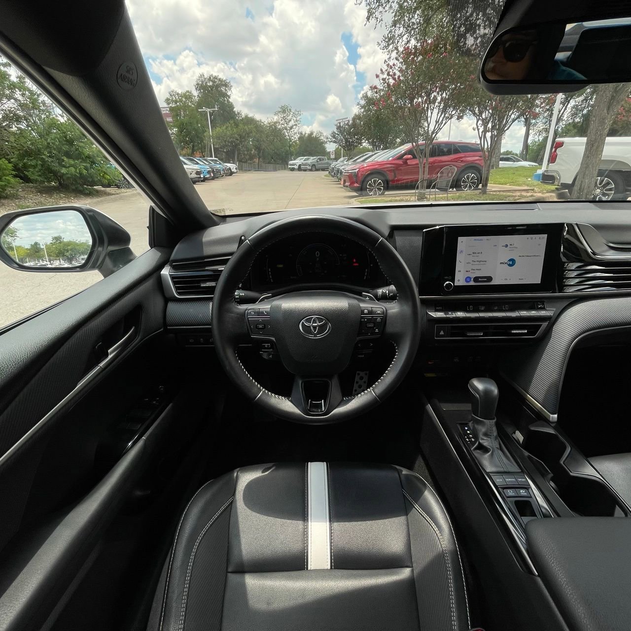 Used 2025 Toyota Camry SE FWD image 12