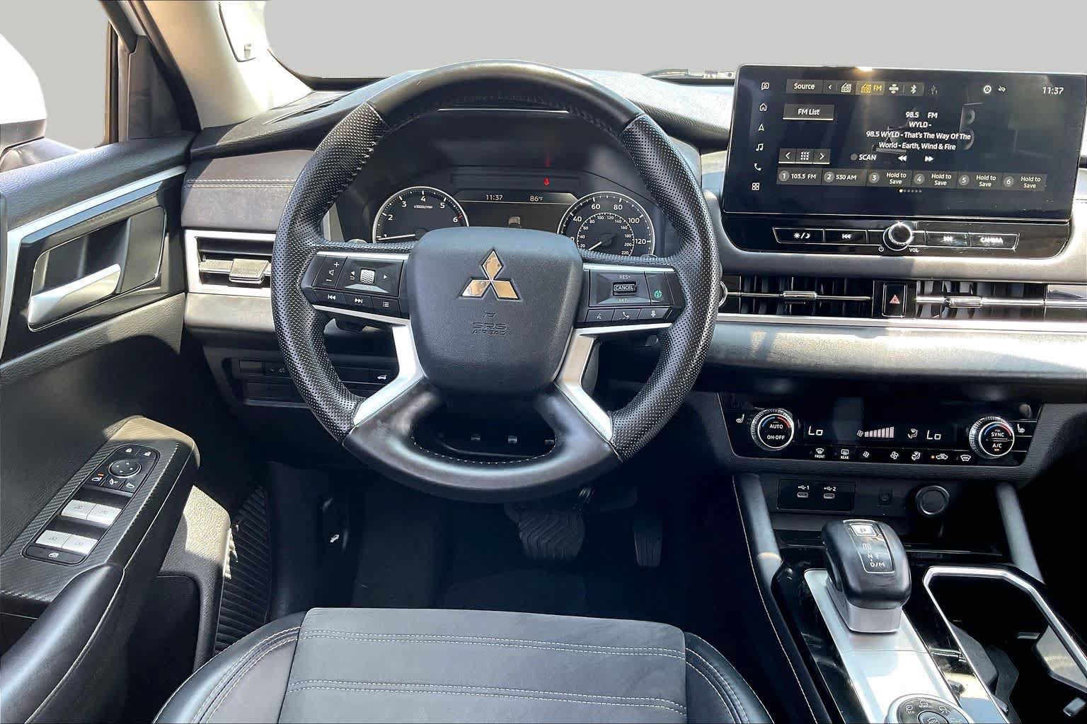 Used 2025 Mitsubishi Outlander SE AWD/4WD image 6
