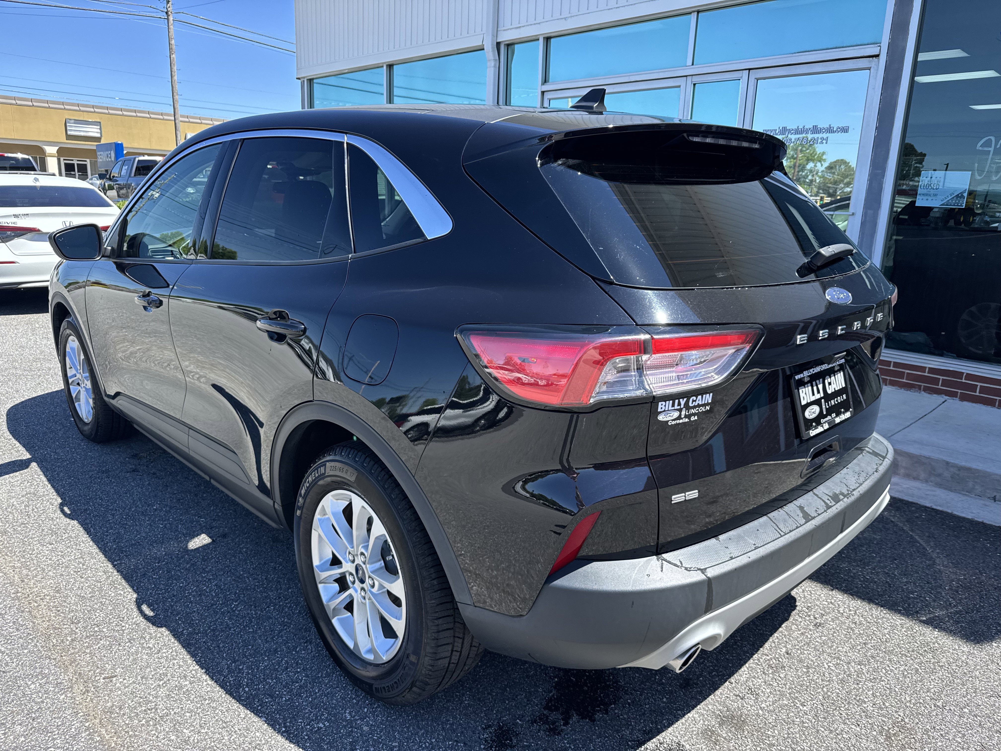 Used 2021 Ford Escape SE w/ Convenience Package FWD image 2