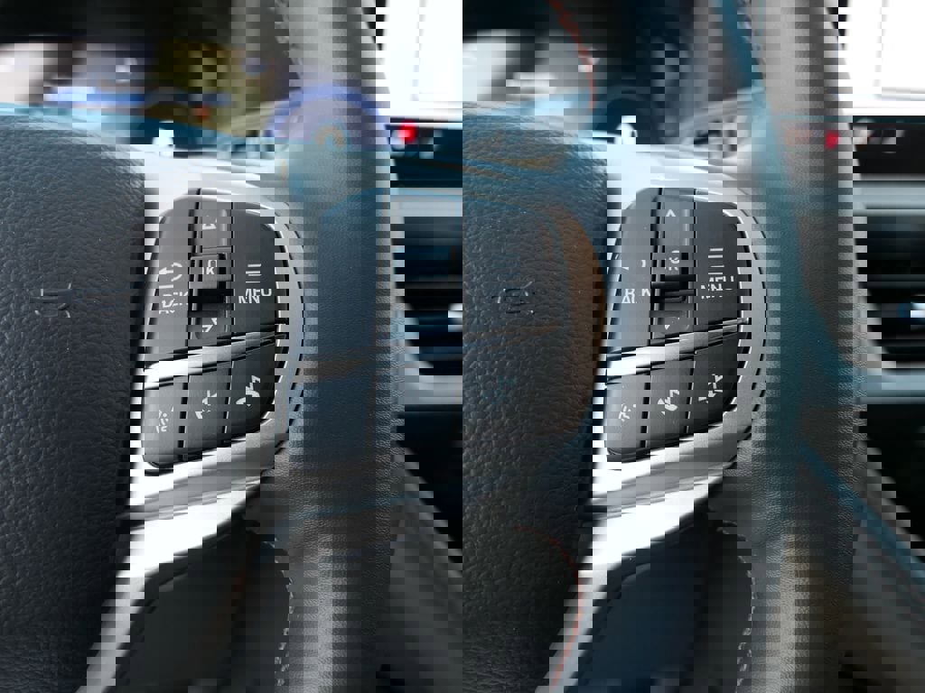 Used 2025 Ford Explorer Active w/ Active Comfort Package image 16