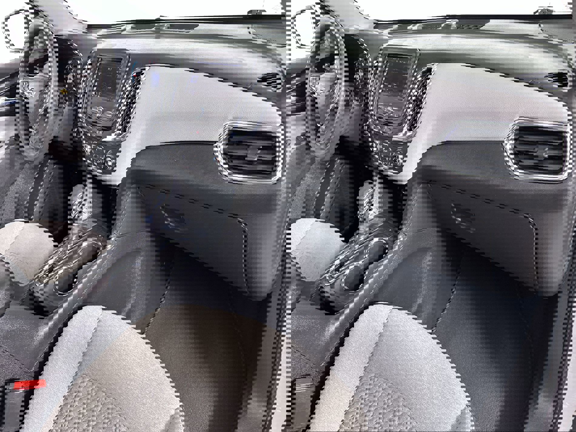 Used 2023 Chevrolet Equinox LT image 66