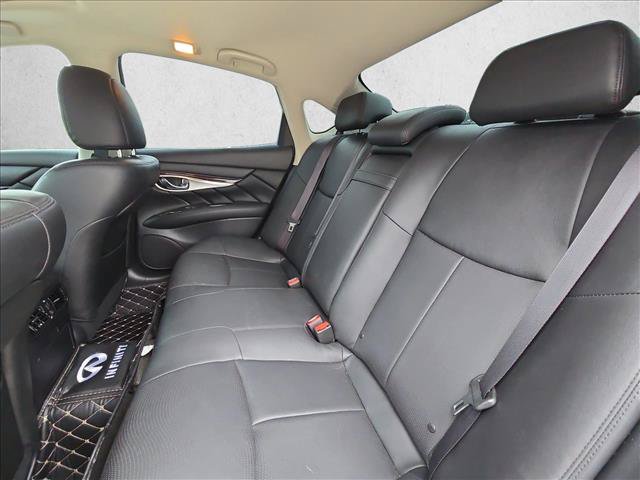 Used 2019 INFINITI Q70 Luxe RWD image 17
