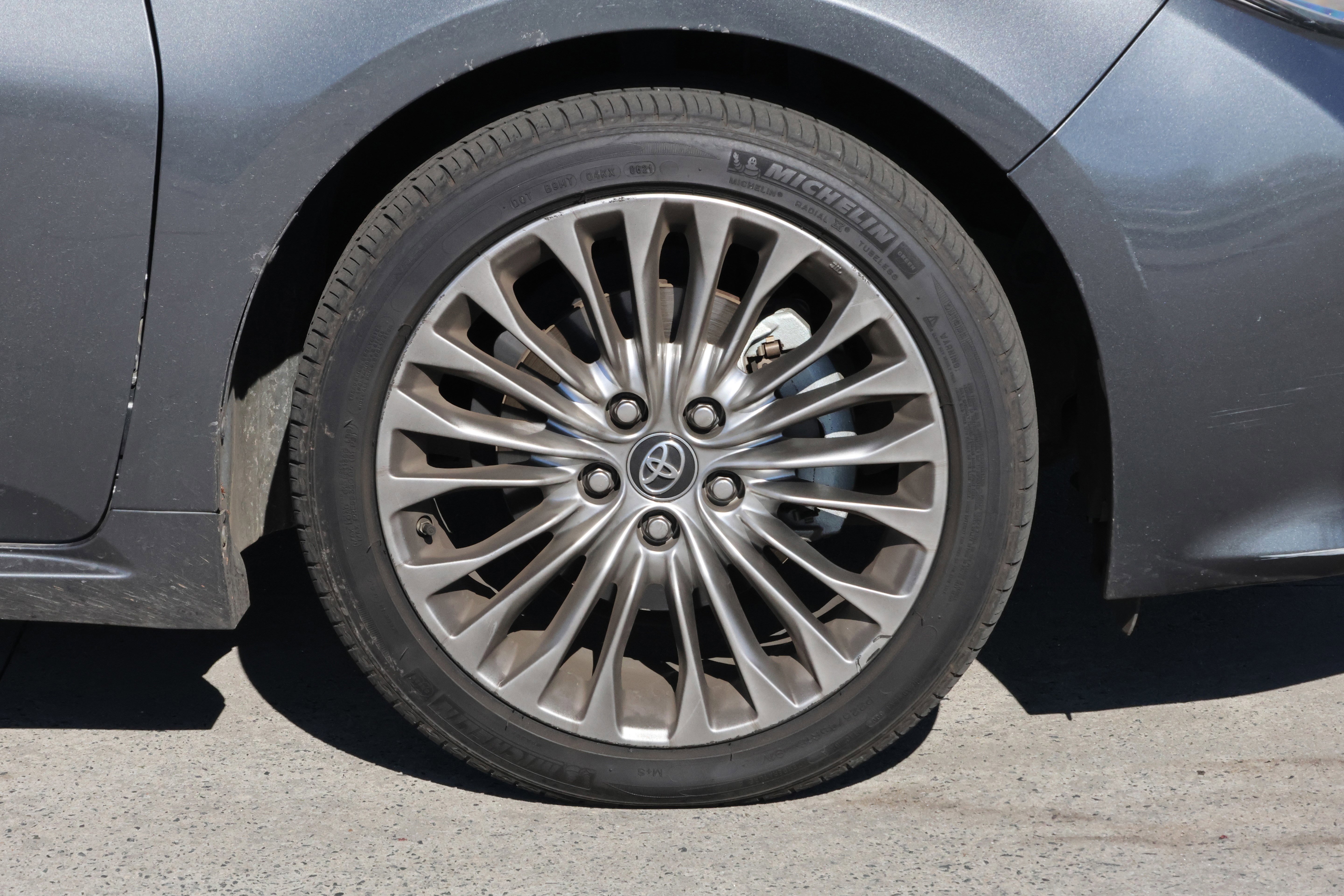 Used 2017 Toyota Avalon Limited image 11