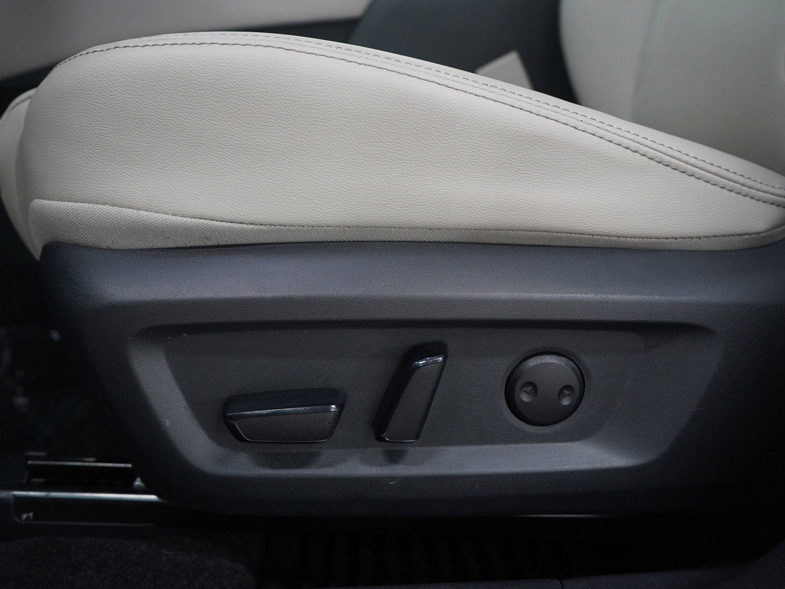 Used 2023 Nissan Rogue SL image 26