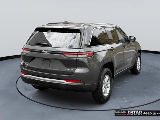 Used 2023 Jeep Grand Cherokee Laredo AWD/4WD image 5