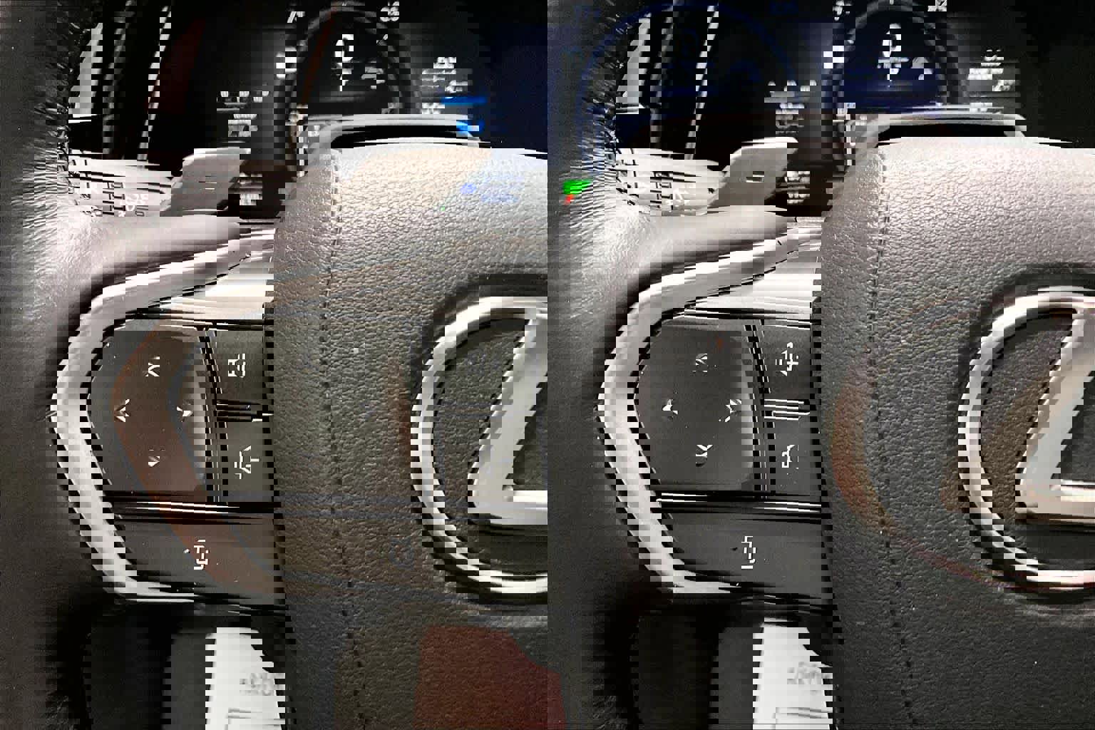 Used 2025 Lexus RX 450h Luxury w/ Convenience Package image 23