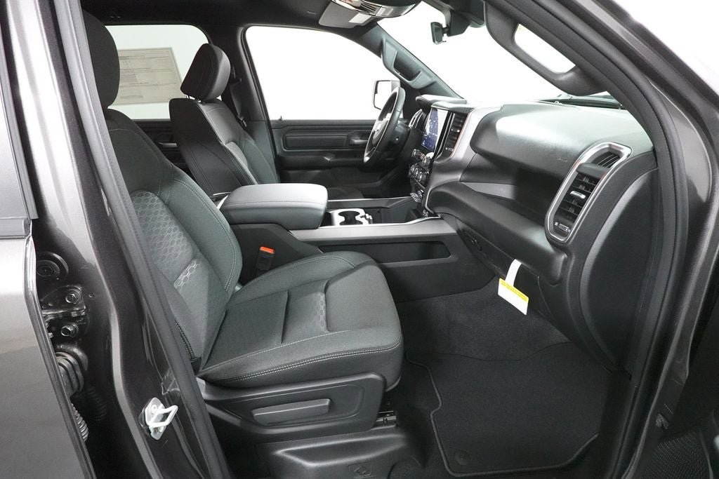 New 2026 RAM 1500 Express AWD/4WD image 28