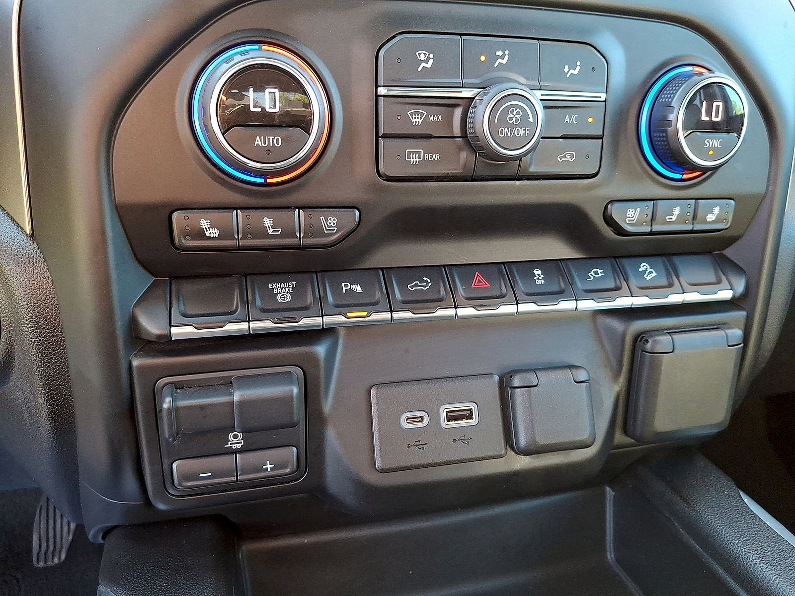 Used 2021 Chevrolet Silverado 3500 LTZ w/ LTZ Plus Package AWD/4WD image 19