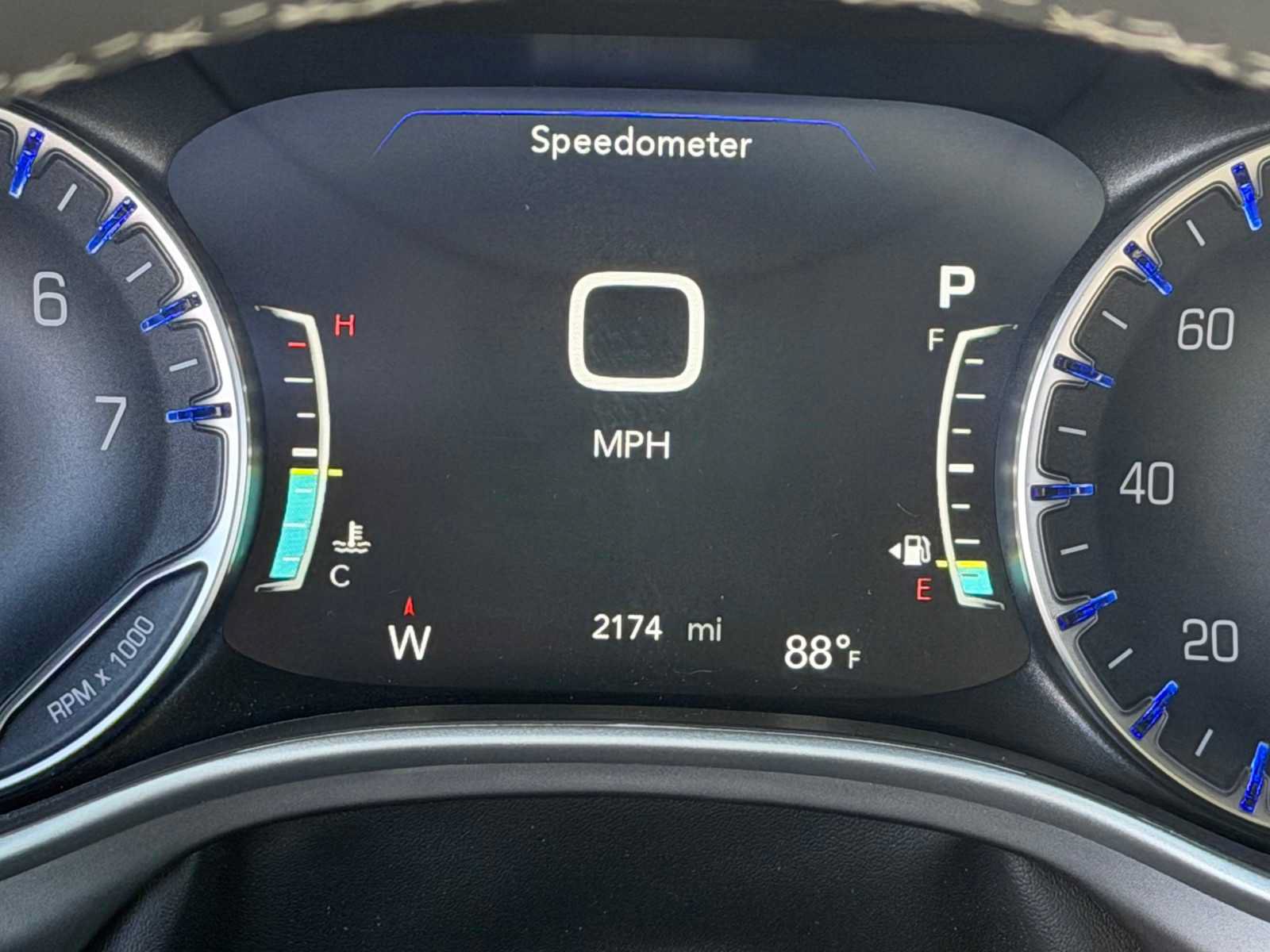 Used 2027 Chrysler Pacifica Select w/ Family Tech Group FWD image 17