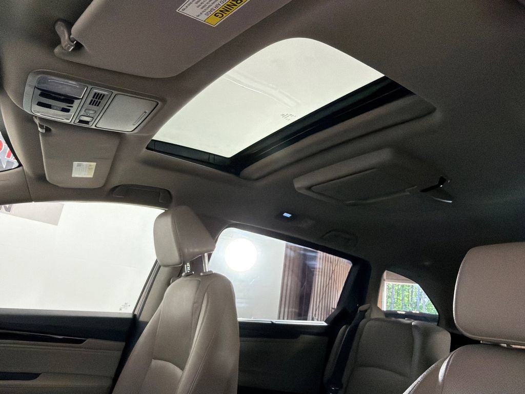 Used 2018 Honda Odyssey Elite image 2