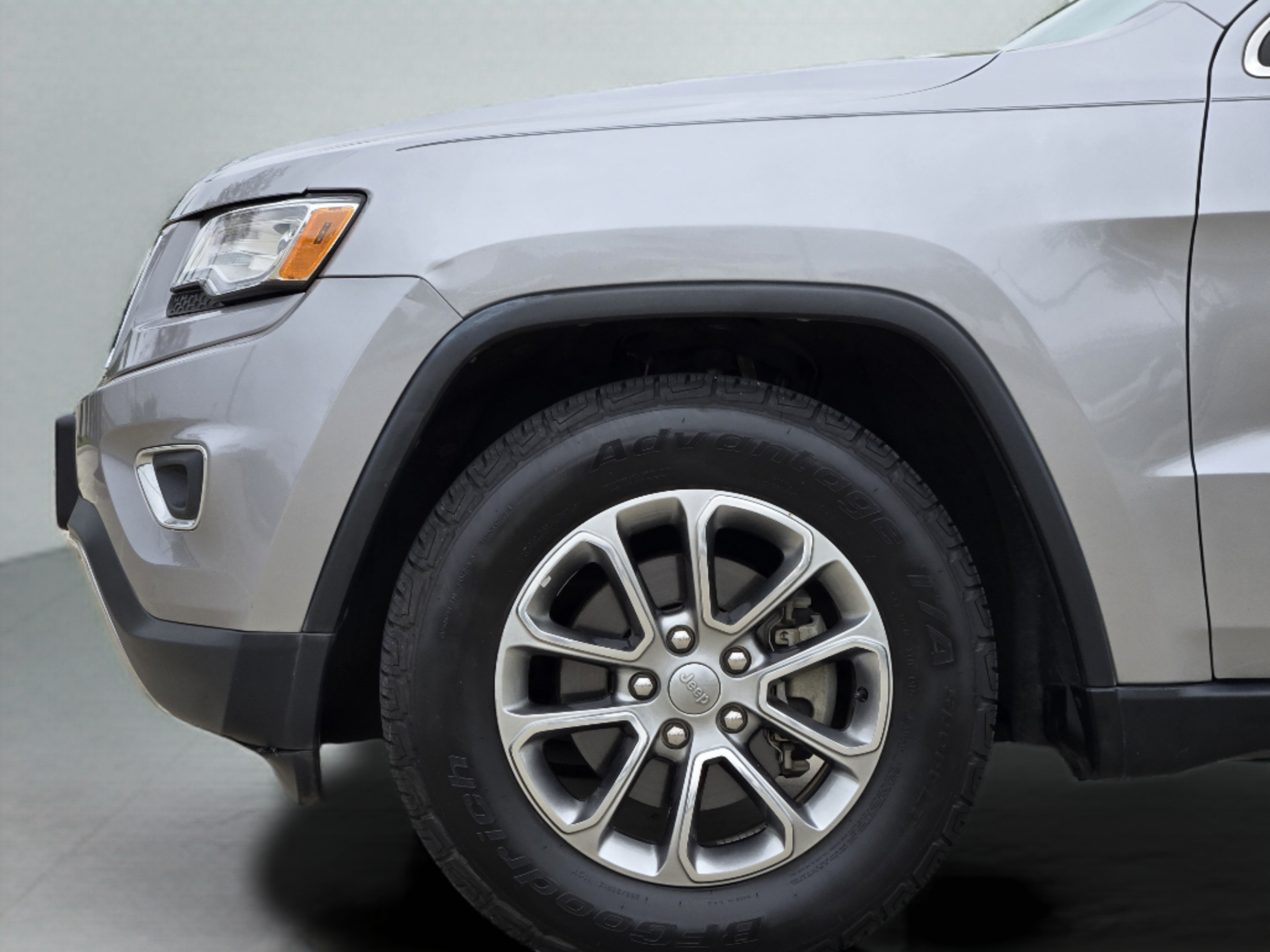 Used 2014 Jeep Grand Cherokee Limited w/ Luxury Group II RWD image 32