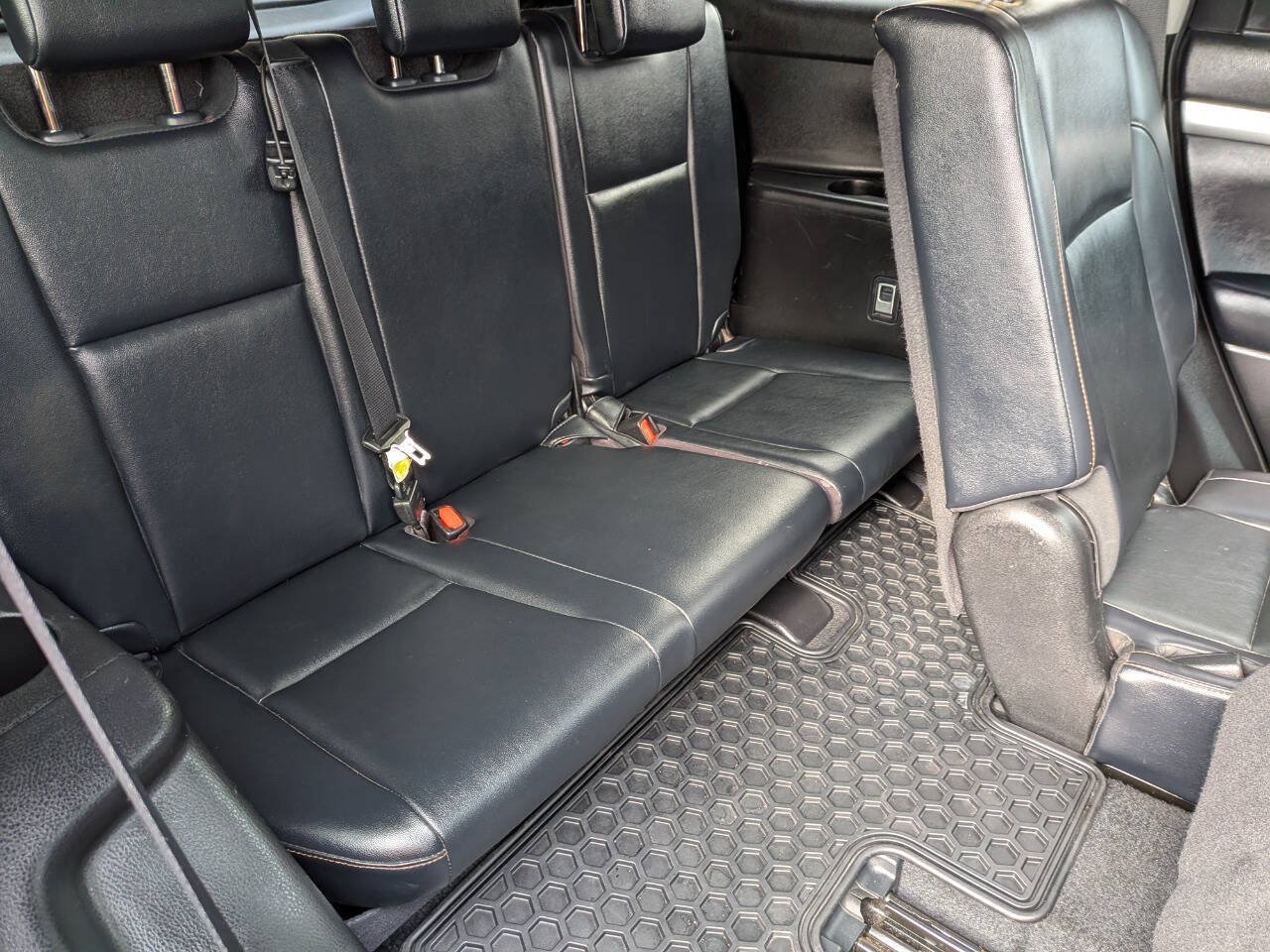 Used 2019 Toyota Highlander XLE AWD/4WD image 11