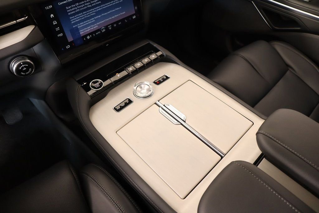 New 2025 Lincoln Navigator Reserve w/ Jet Appearance Package image 8