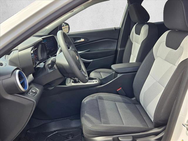 Used 2026 Chevrolet Trax LS FWD image 4