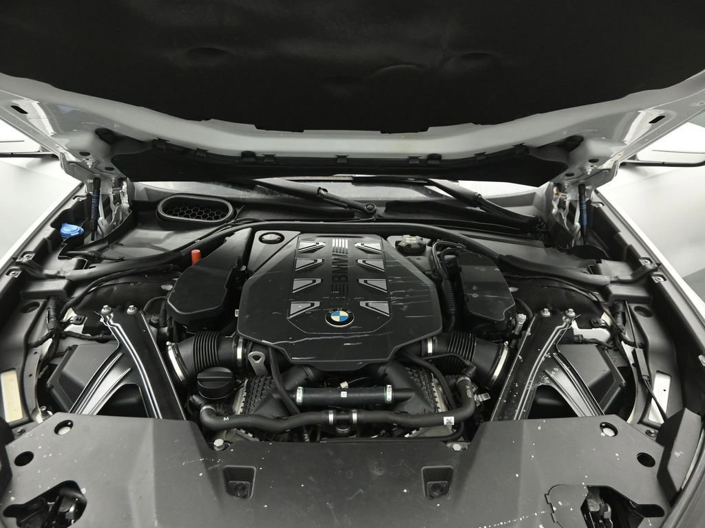 Used 2023 BMW 760i xDrive w/ Luxury Rear Seating Package image 33