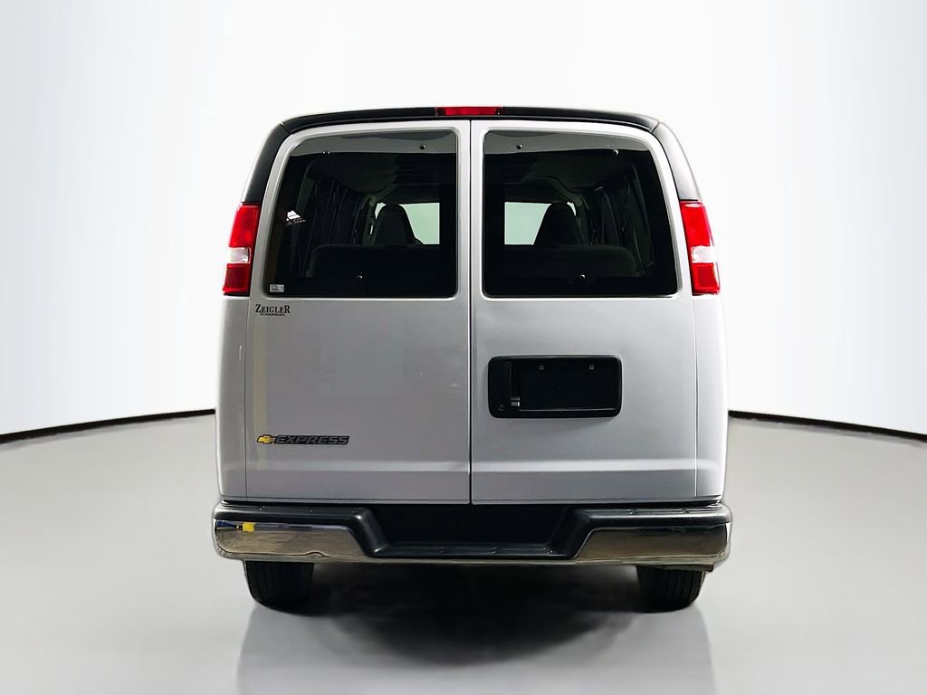 Used 2025 Chevrolet Express 3500 LT w/ LT Preferred Equipment Group RWD image 6