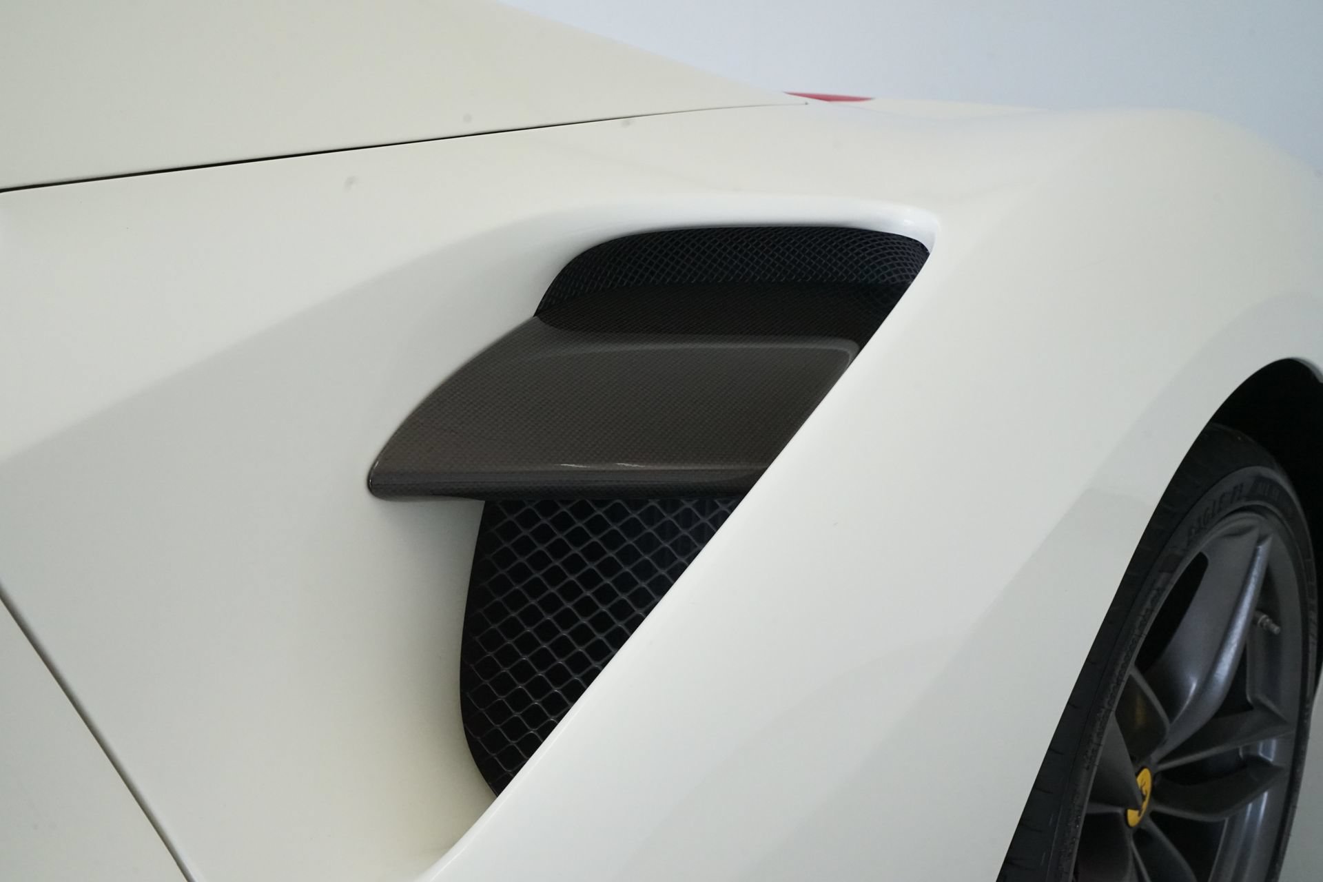 Used 2019 Ferrari 488 Spider RWD image 8