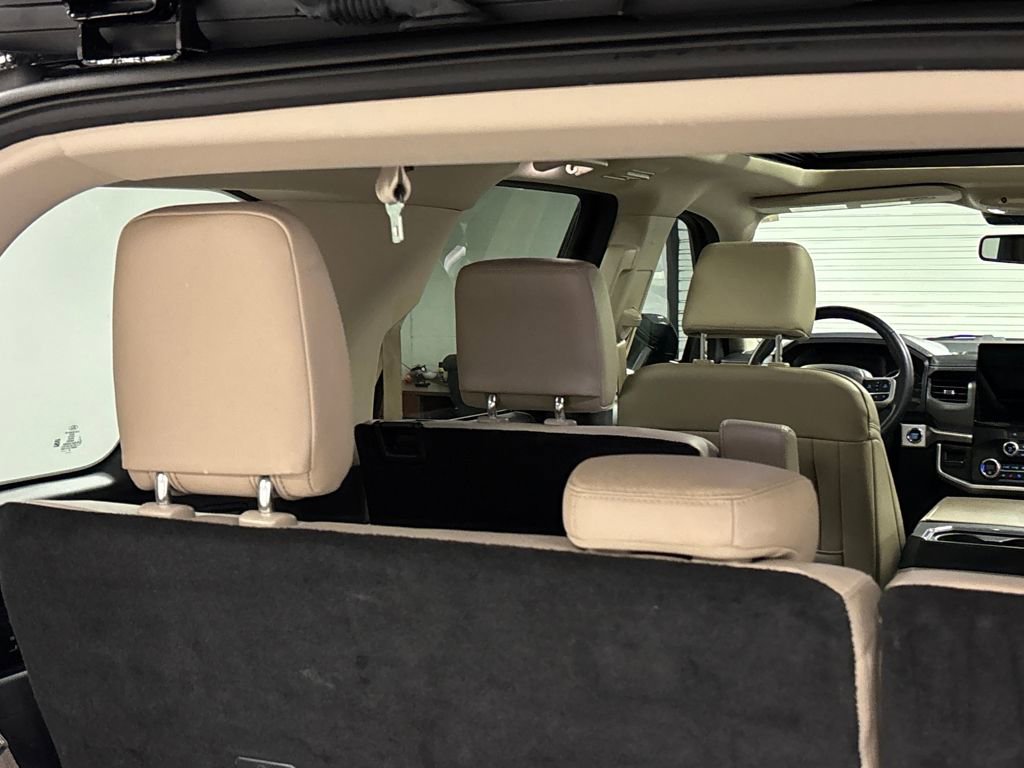 Used 2023 Ford Expedition XLT image 19