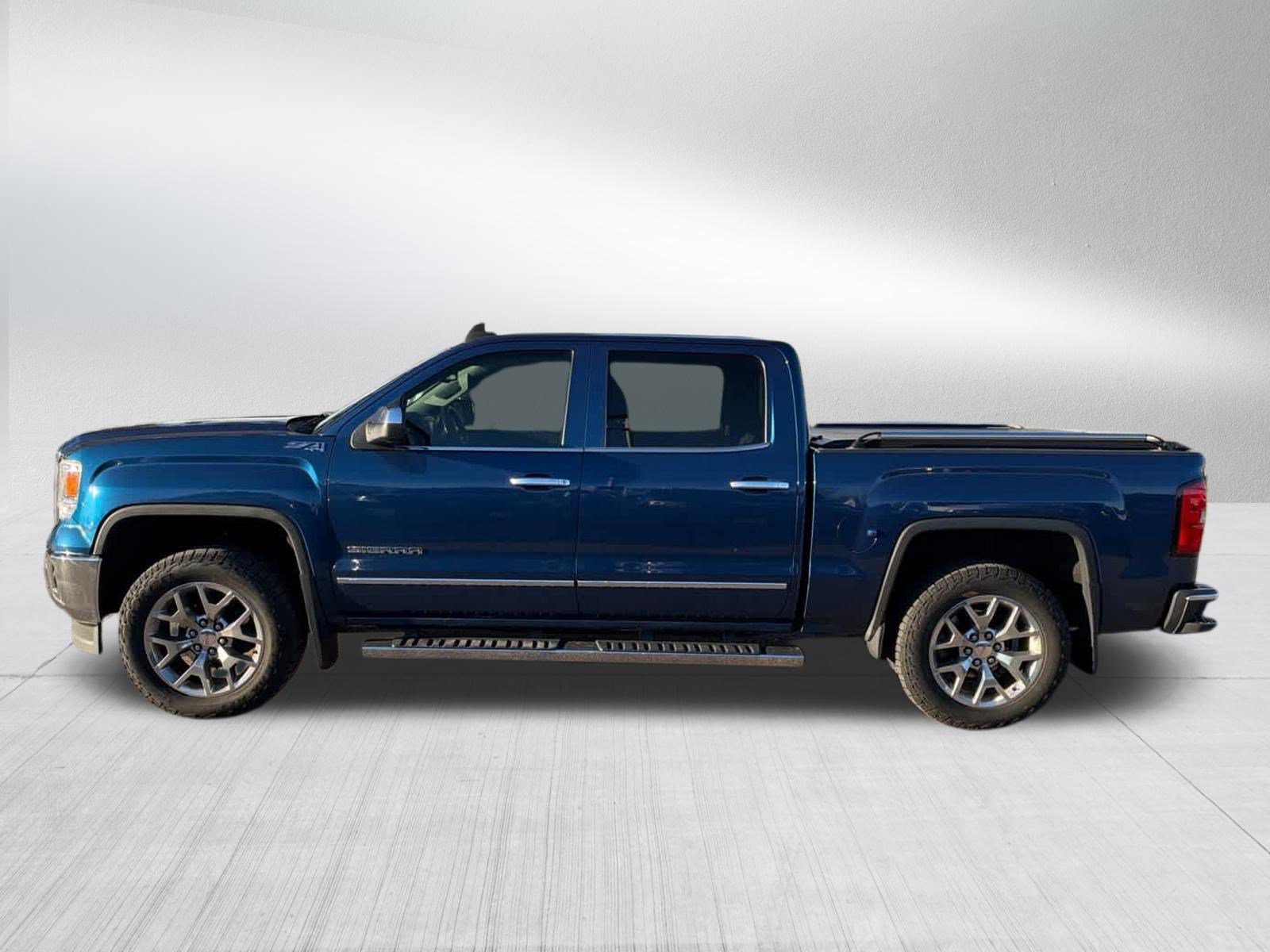 Used 2015 GMC Sierra 1500 SLT w/ SLT Crew Cab Value Package AWD/4WD image 4