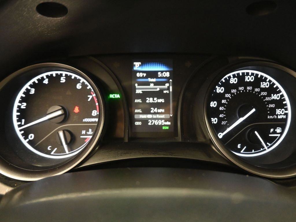 Used 2022 Toyota Camry SE image 6