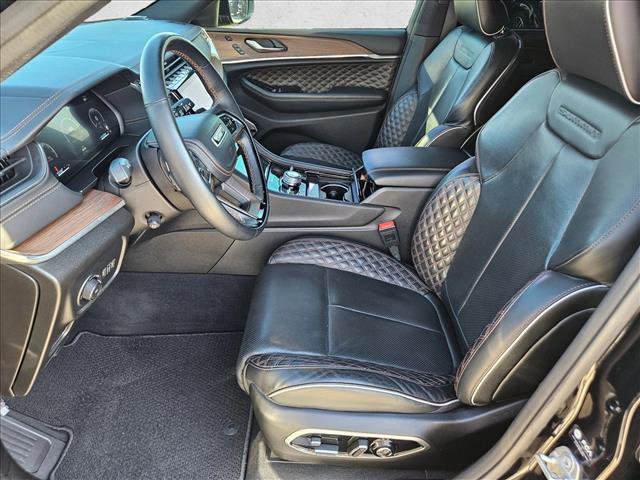 Used 2023 Jeep Grand Cherokee Summit w/ Luxury Tech Group V AWD/4WD image 16