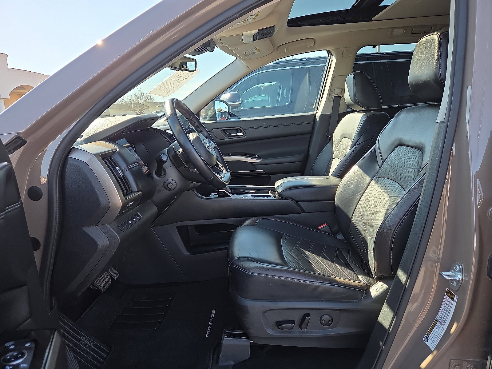 Used 2024 Nissan Pathfinder Platinum w/ Cargo Package image 12