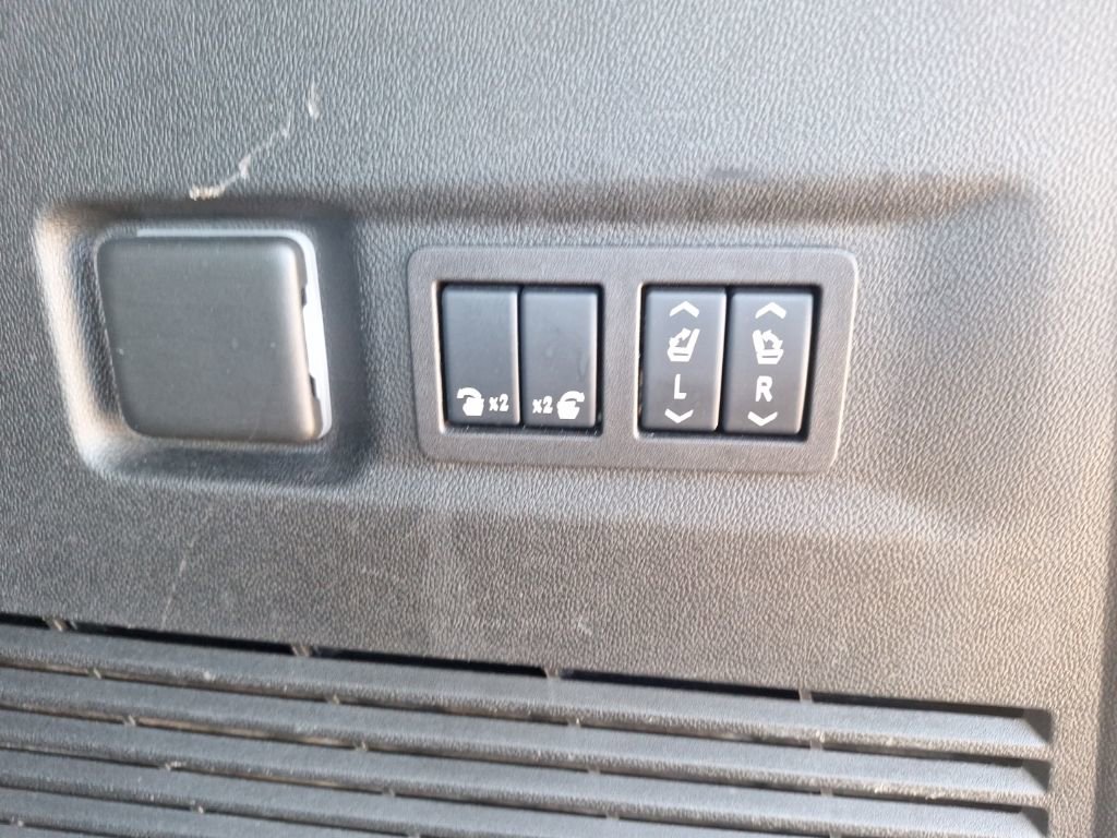 Certified 2024 Chevrolet Suburban Premier image 25
