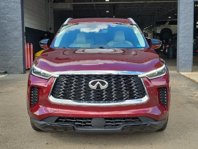 Used 2023 INFINITI QX60 Luxe w/ Cargo Package FWD image 2