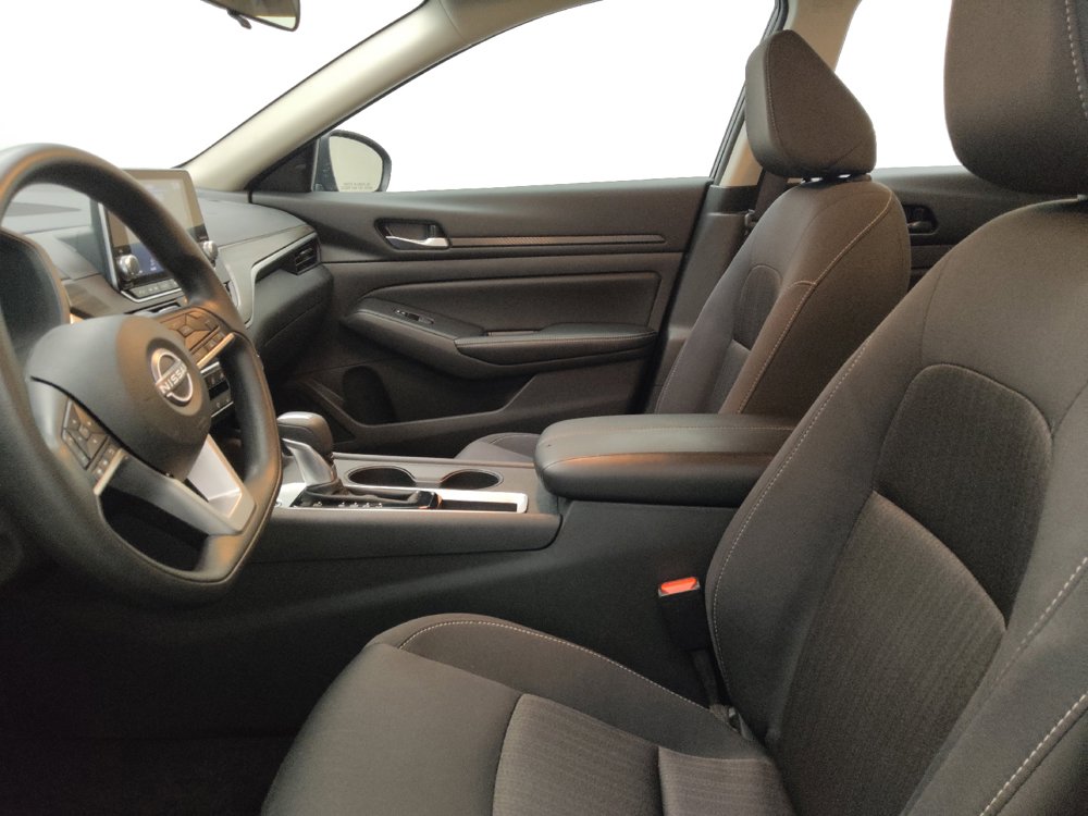 Used 2025 Nissan Altima 2.5 SV FWD image 17