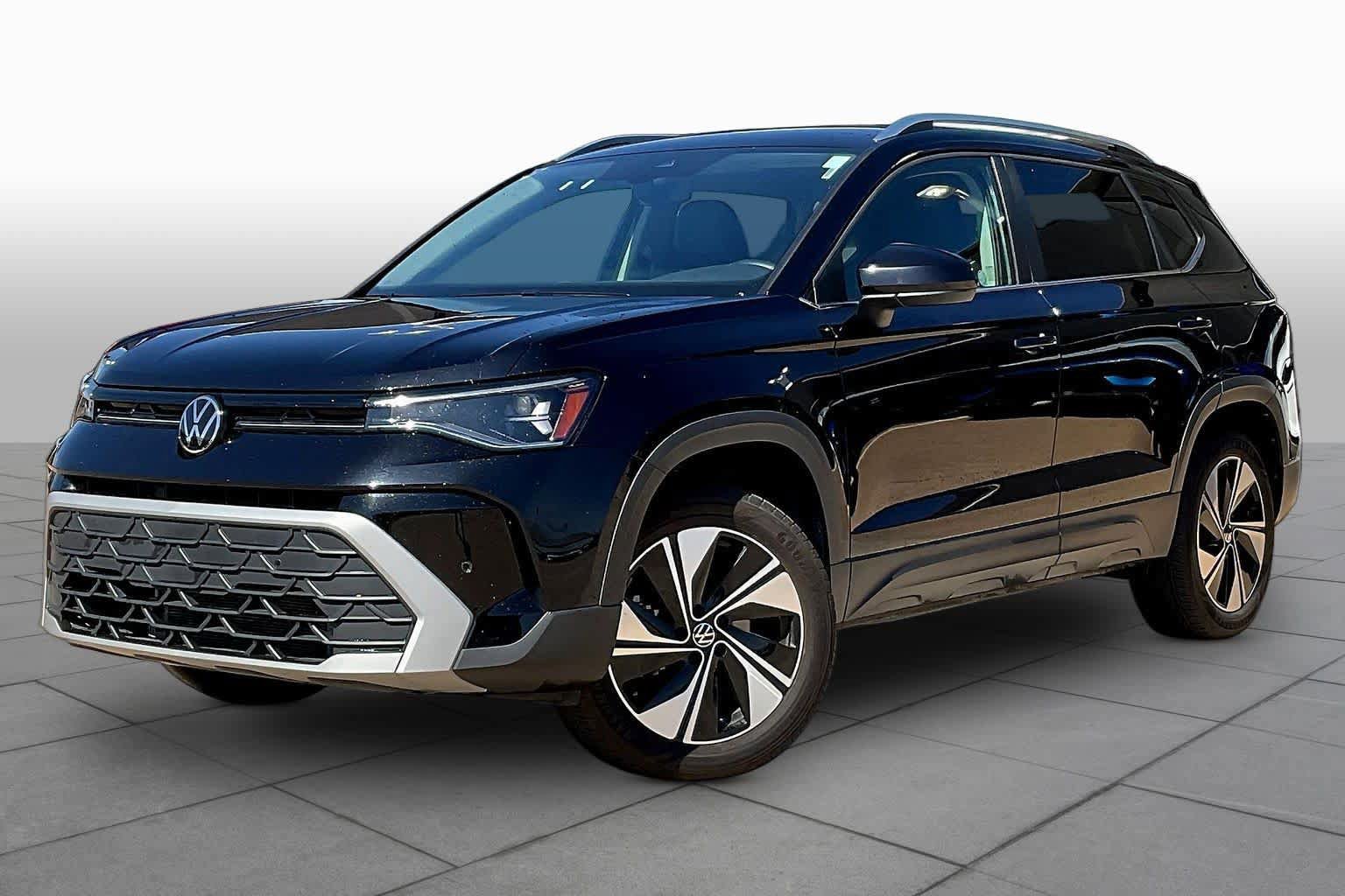 Used 2025 Volkswagen Taos SE AWD/4WD image 3