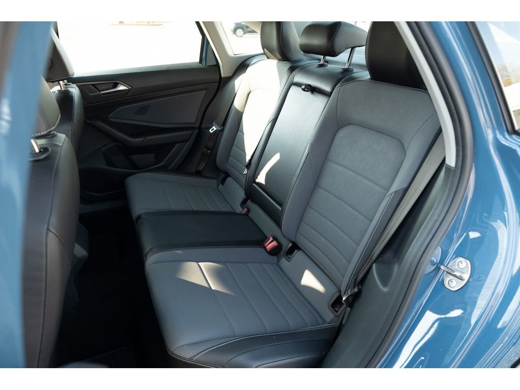 Used 2025 Volkswagen Jetta SE image 13