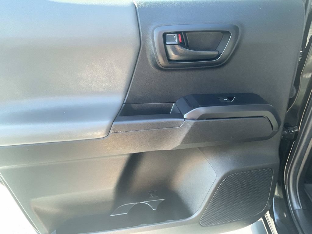 Used 2022 Toyota Tacoma SR AWD/4WD image 13