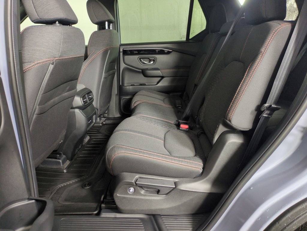 Used 2025 Honda Pilot Sport image 27