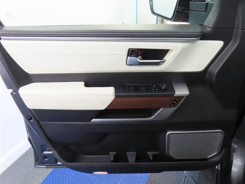 Used 2023 Toyota Sequoia Capstone AWD/4WD image 17
