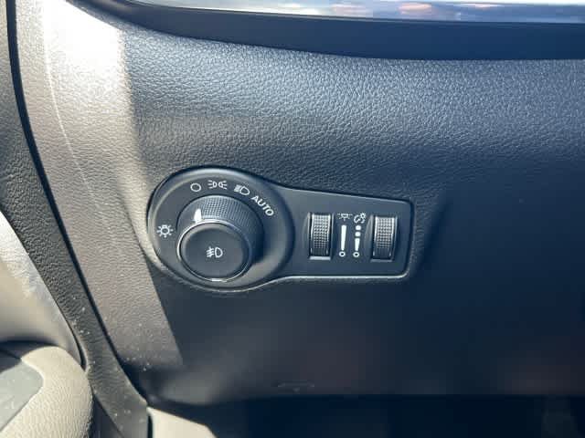 Used 2022 Jeep Compass Limited AWD/4WD image 28