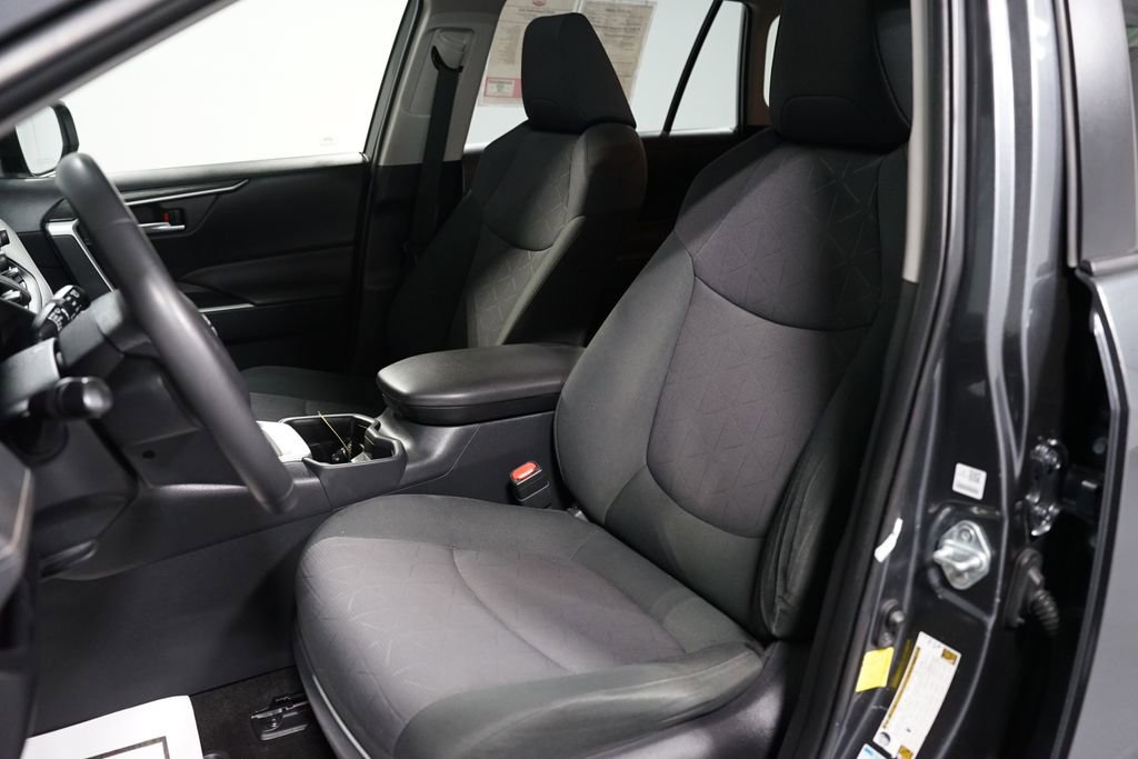 Used 2020 Toyota RAV4 XLE image 26