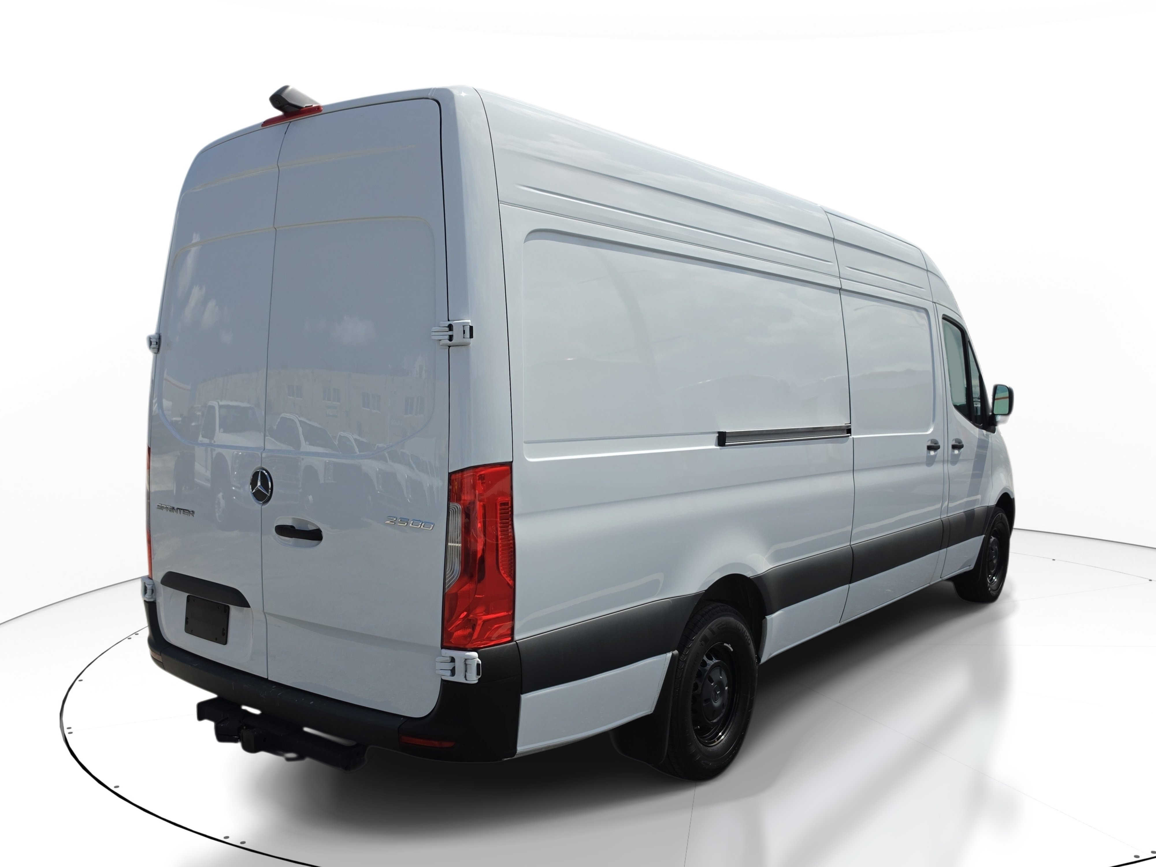 Used 2025 Mercedes-Benz Sprinter 2500 image 6