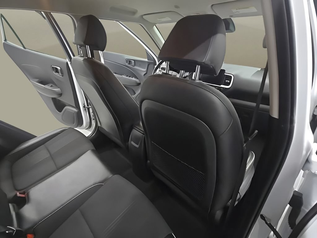 Used 2022 Hyundai Venue Limited FWD image 22